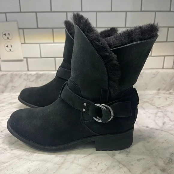NWOT UGG Women’s Bodie Snow Boots, Black, Size 8, Never worn
S/N #1103469 - Picture 3 of 8
